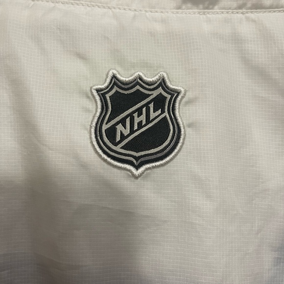 Reebok On Ice Toronto Maple Leafs jacket. Men’s size L - Picture 6 of 12